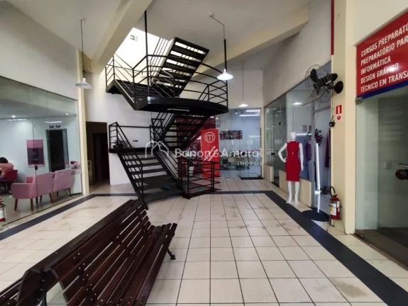 Imagem Galleria comercial à venda no centro de valinhos, varias salas, estacionamento subsolo
No piso tér...