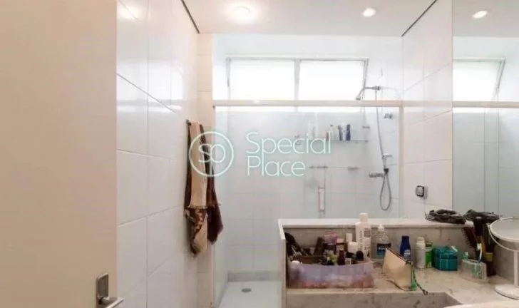 Imagem Apartamento com 238m² no Jardim América. São 4 dormitórios ( 1suíte ) e 1 vaga na garagem. Loca...