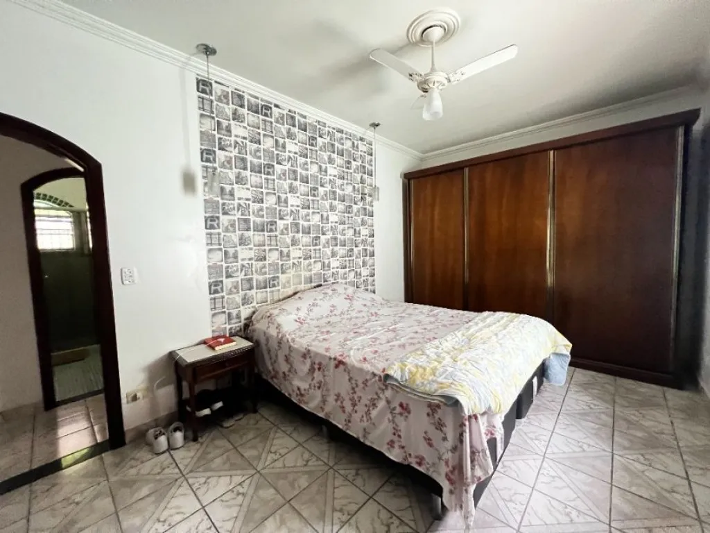 Imagem CASA COM 385,00 m² - GUILHERMINA - PRAIA GRANDE SP