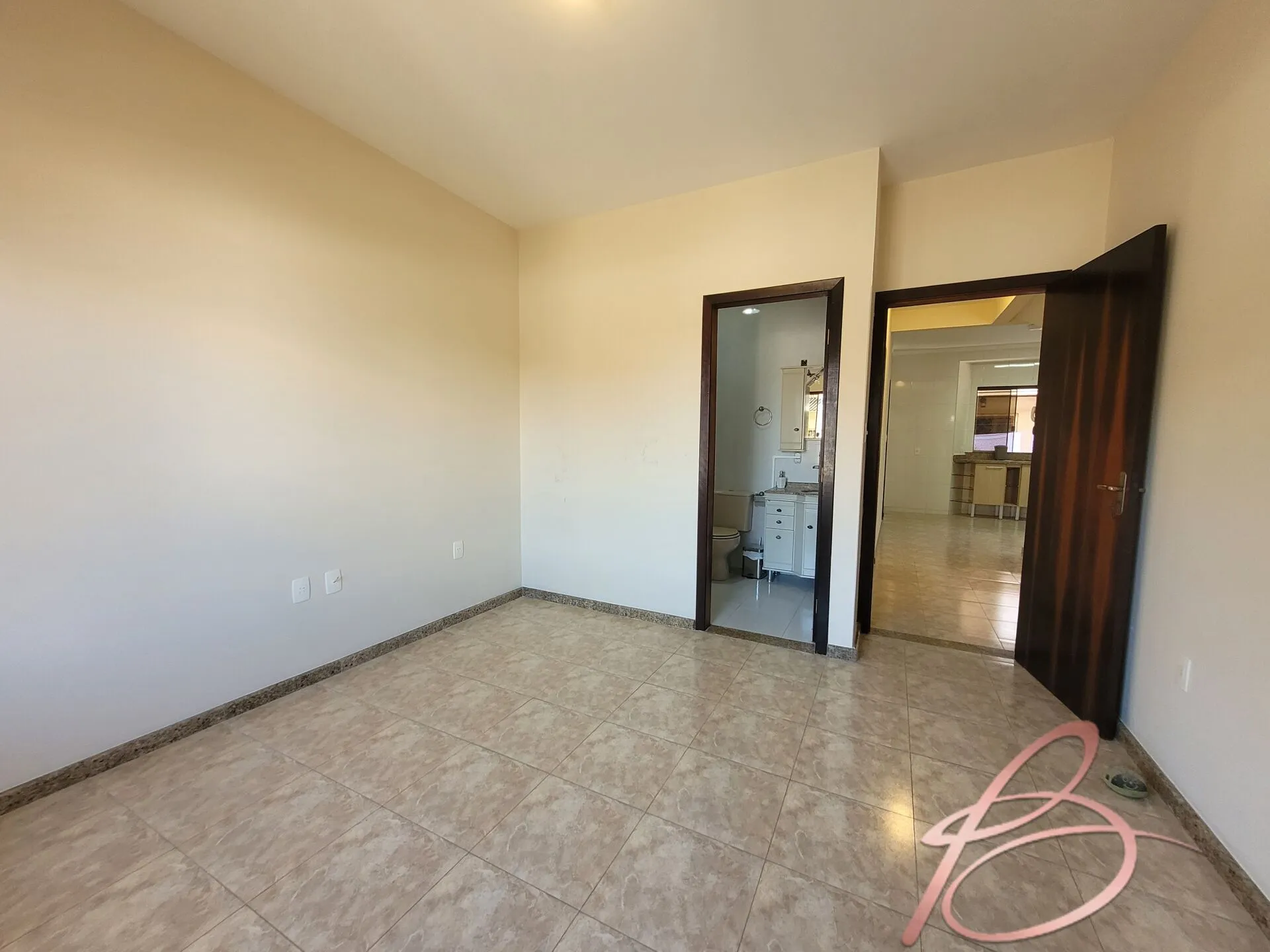 Imagem Excelente casa no centro de Balneário Camboriu