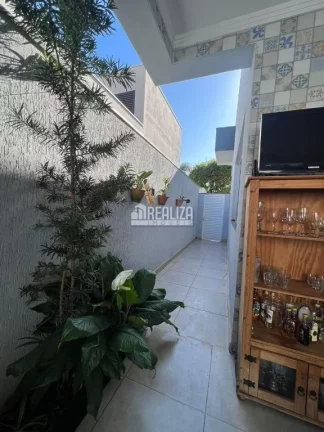 Imagem Casa com piscina aquecida e varanda gourmet no Condomínio Estância dos Ipês, em Uberaba!