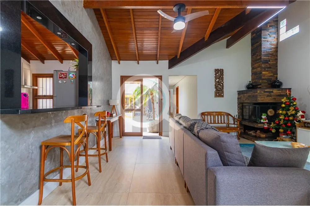 Imagem Esta linda casa de alto padrão é o lugar perfeito para aqueles que buscam conforto, funcionalidade...