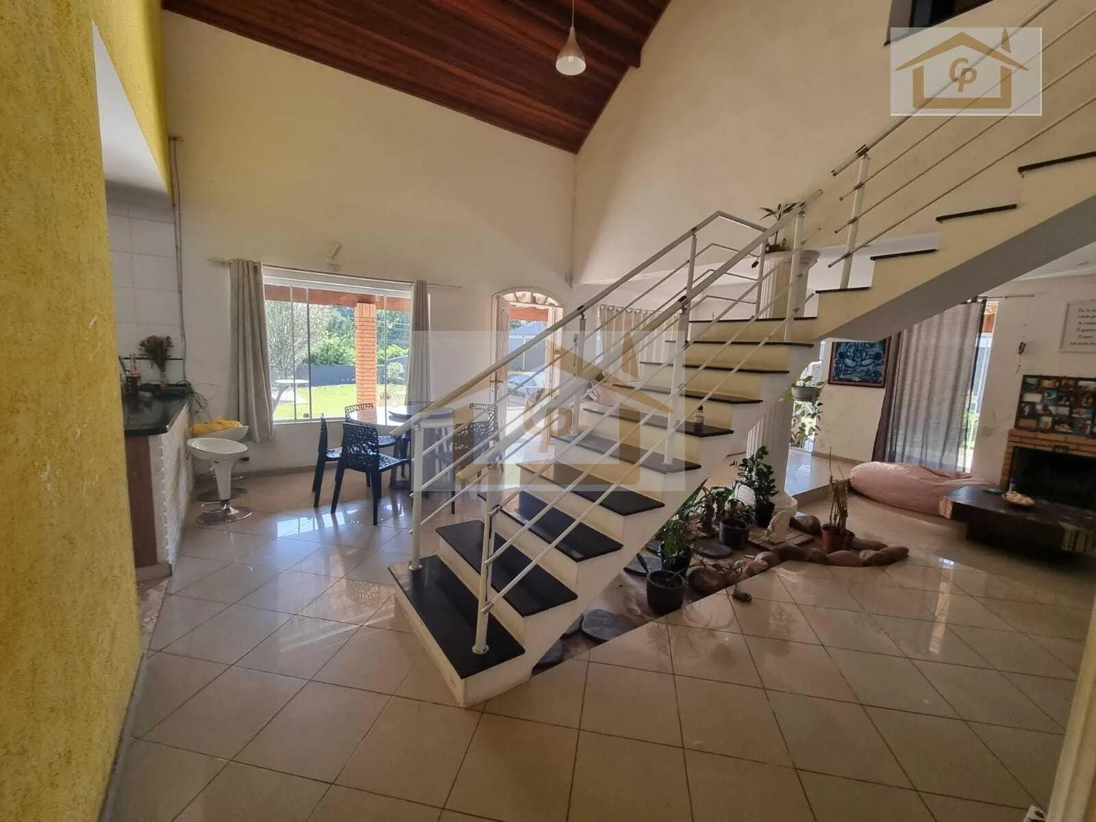Imagem Casa com 4 dormitórios e piscina em terreno de 940 metros