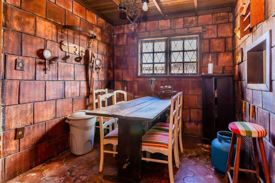 Imagem Casa de 3 dormitórios no Bairro Vila Jardim - Porto Alegre