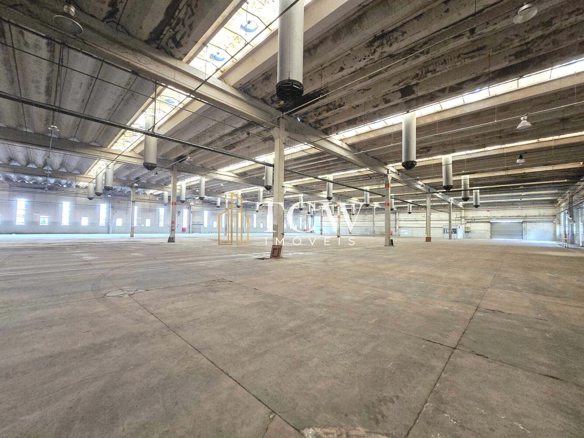 Imagem Galpão Logístico e Industrial com 22 docas para Locação em Suzano/SP | 13.320 m2