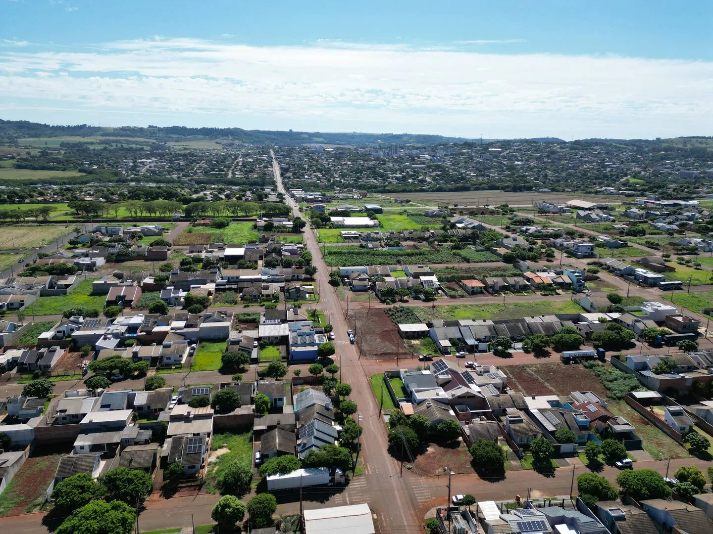 Imagem Casa à venda com sala comercial em São Miguel do Iguaçu - Bairro Cataratas - Imóvel de esquina com churrasqueira e energia solar