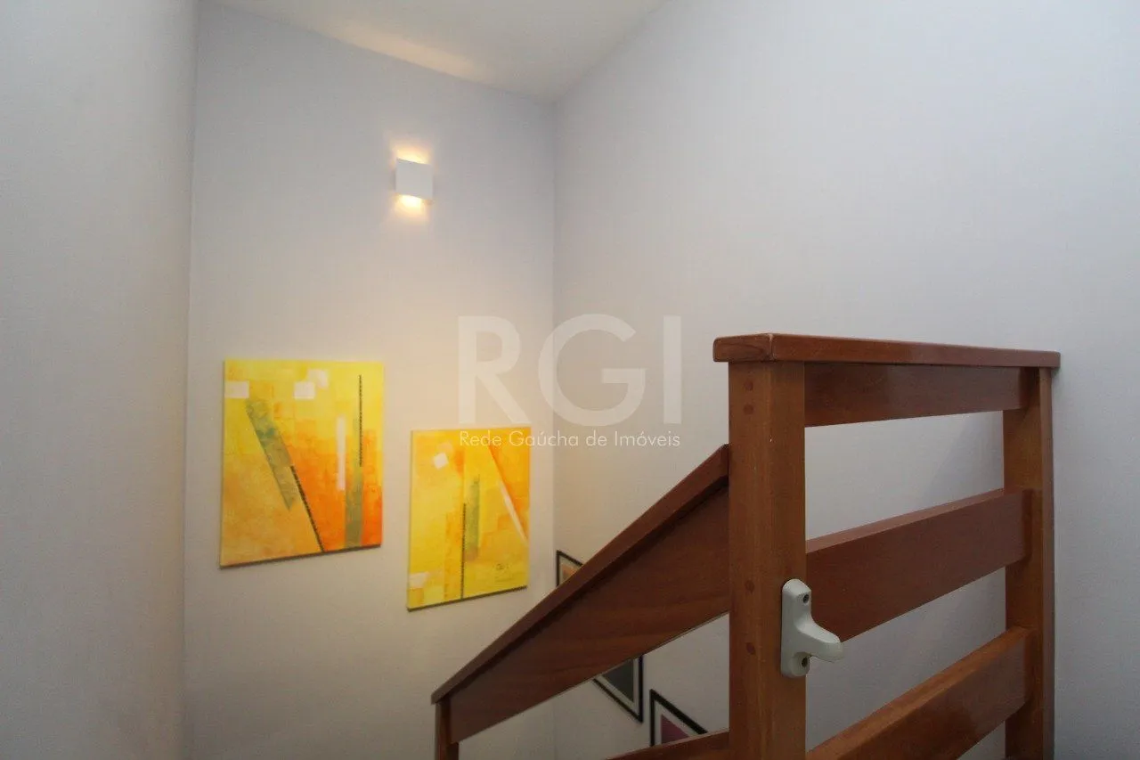 Imagem Cobertura para Venda - 106.84m², 3 dormitórios, sendo 2 suites, Petrópolis