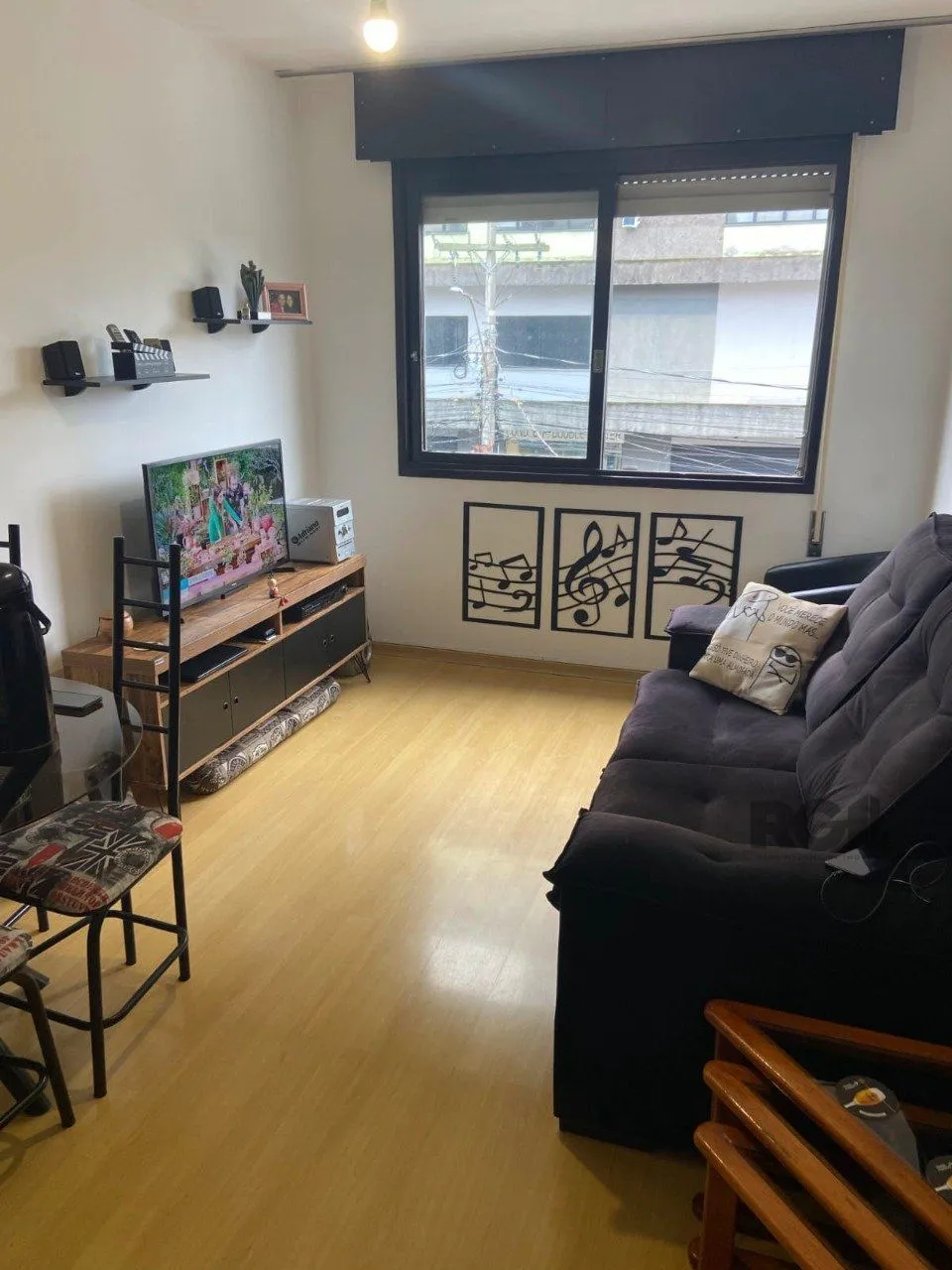 Imagem Apartamento de 2 dormitórios, sala, cozinha, banheiro, área de serviço com vaga de garagem escriturada e coberta