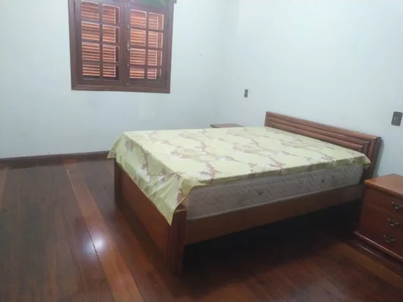 Imagem Casa com 3 Quartos estilo colonial.