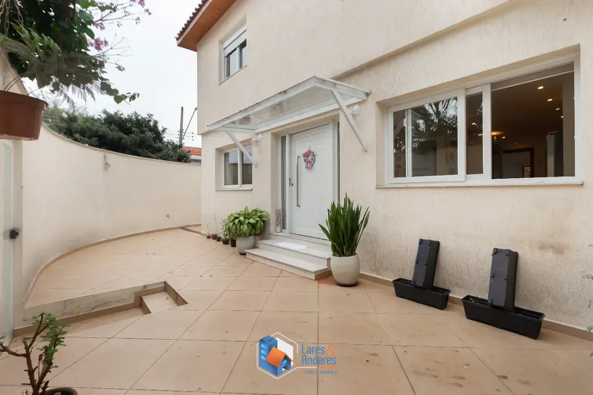 Foto do imóvel Casa para venda em Parque São Domingos com 4 quartos, sendo 2 suítes, 210m² em Rua José Cândido Freire