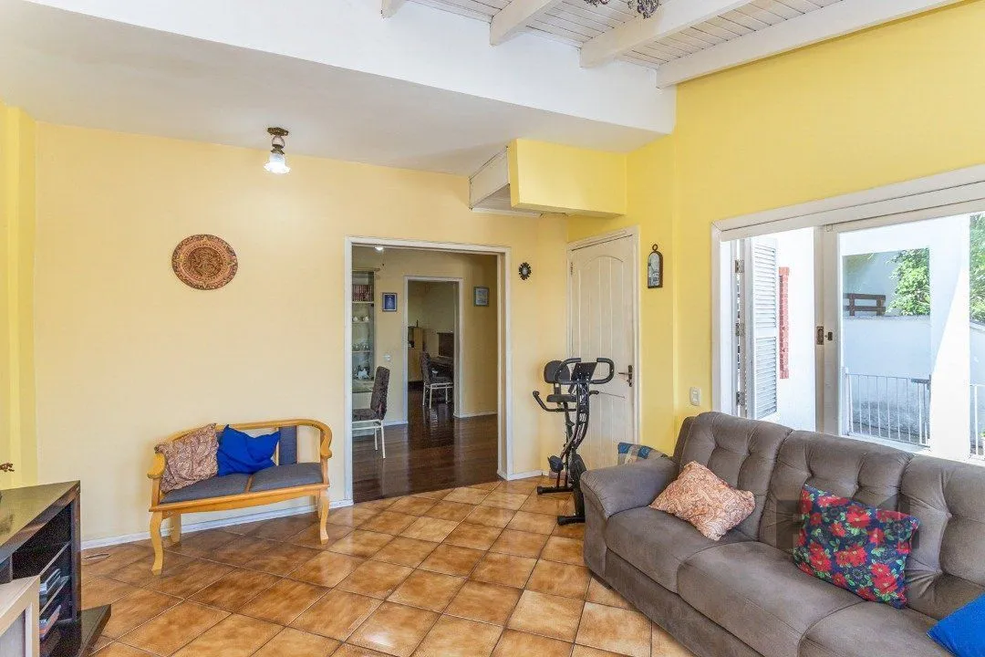 Imagem Casa com 3 Quartos à Venda, 293 m² por R$ 650.000