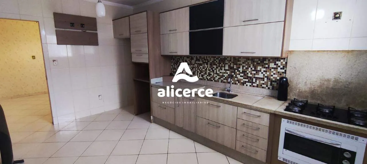 Imagem Casa à venda - 2 pavimentos I 3 suítes I 4 salas comerciais I 2 lojas - Kobrasol - São José/SC