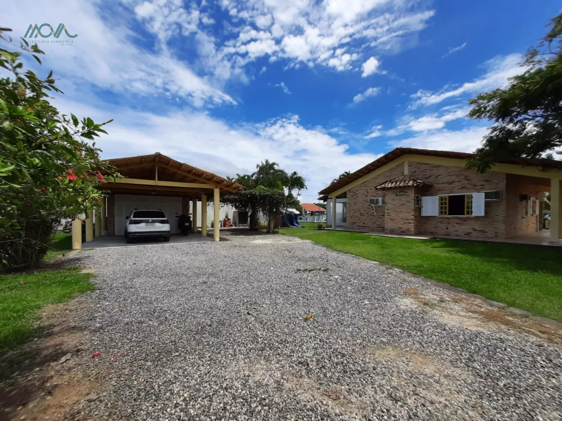 Imagem CASA PÉ NA AREIA EM ITAPOÁ - Incrível oportunidade, casa com uma vista deslumbrante para a Baía ...