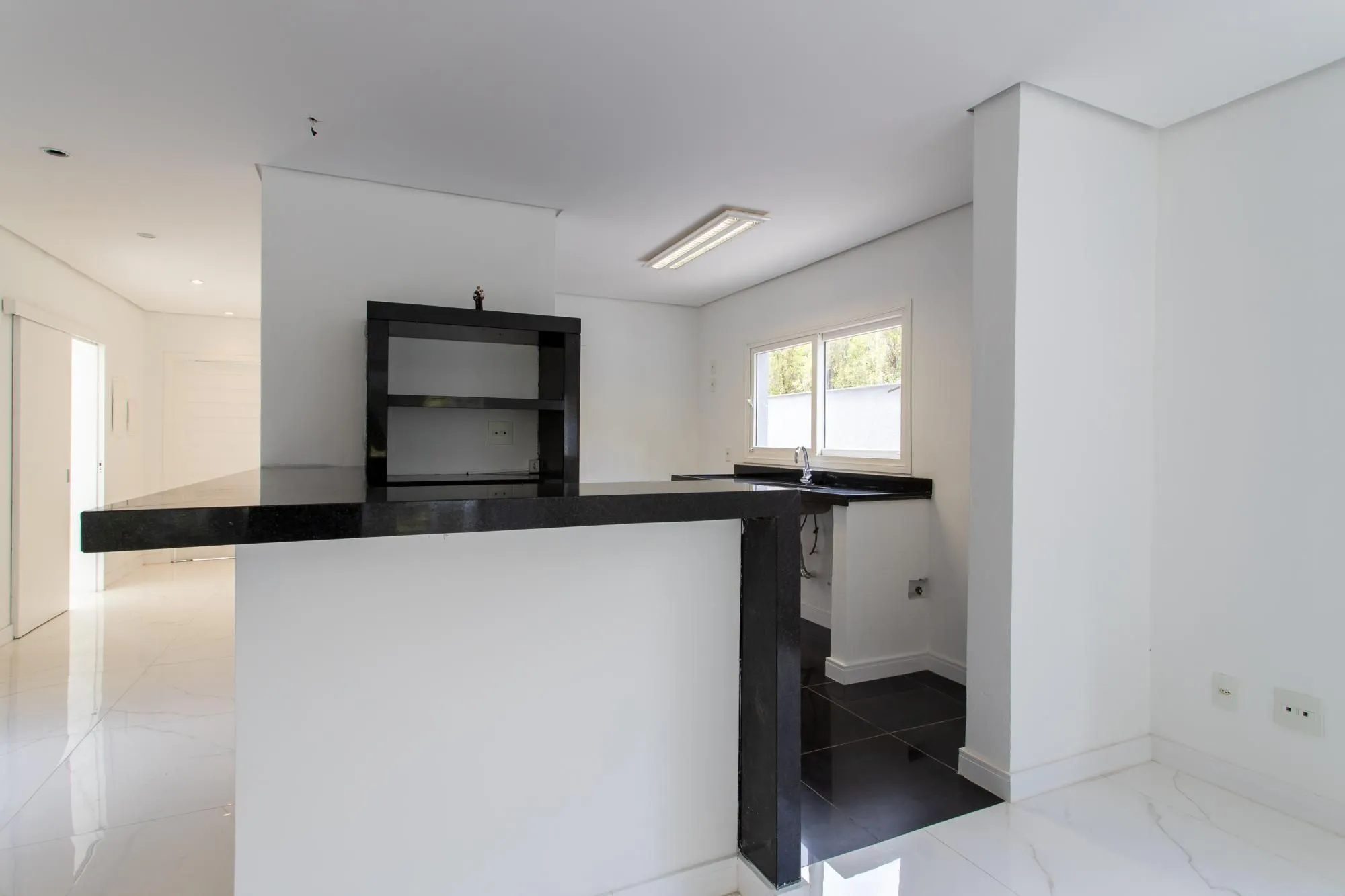 Imagem Casa em condomínio no Terra Ville .Esta casa de alto padrão, dispõe de 4 suítes