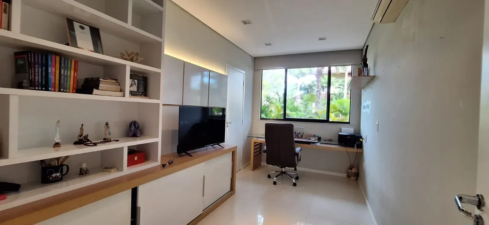 Imagem Casa de Condomínio com 3 Quartos à Venda, 420 m² em PIRES FAÇANHA - EUSEBIO