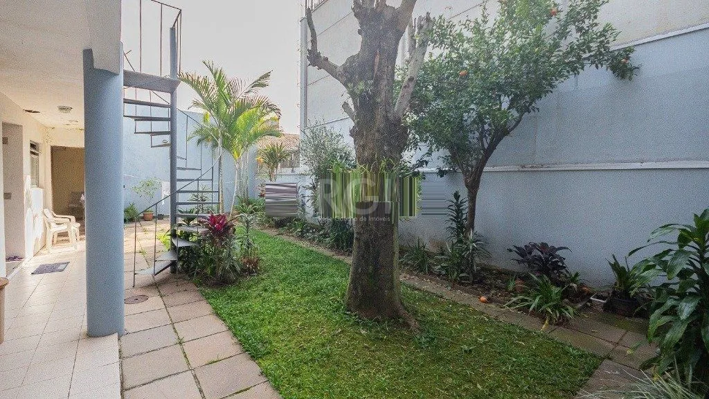 Imagem Casa para Venda - 300m², 3 dormitórios, sendo 1 suites, 4 vagas - Chácara das Pedras