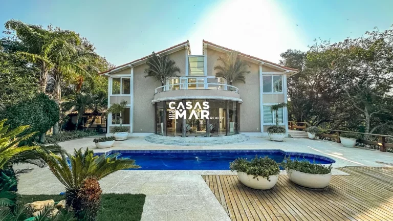 Imagem Casa vista mar à venda com porteira fechada, 6 suítes, lazer incrível, Búzios