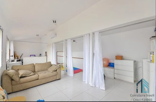 Imagem Casa a venda, 04 quartos c/suíte, 06 vagas, no São Lourenço em Curitiba PR