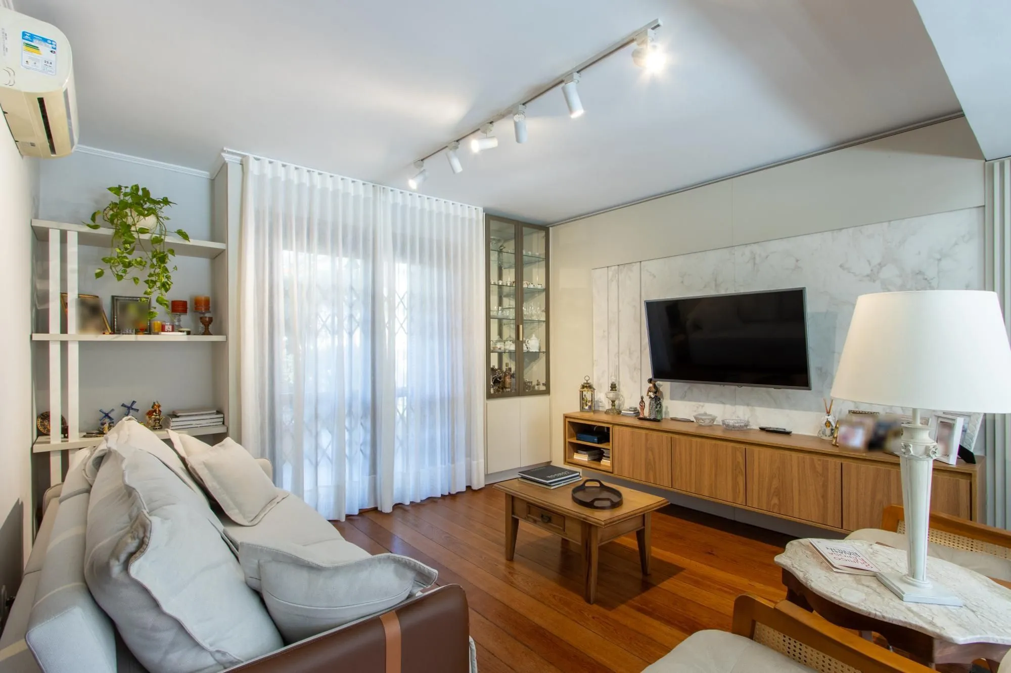 Imagem CASA EM CONDOMÍNIO NO BAIRRO IPANEMA - 4 DORMITÓRIOS (2 SUÍTES) - 2 VAGAS