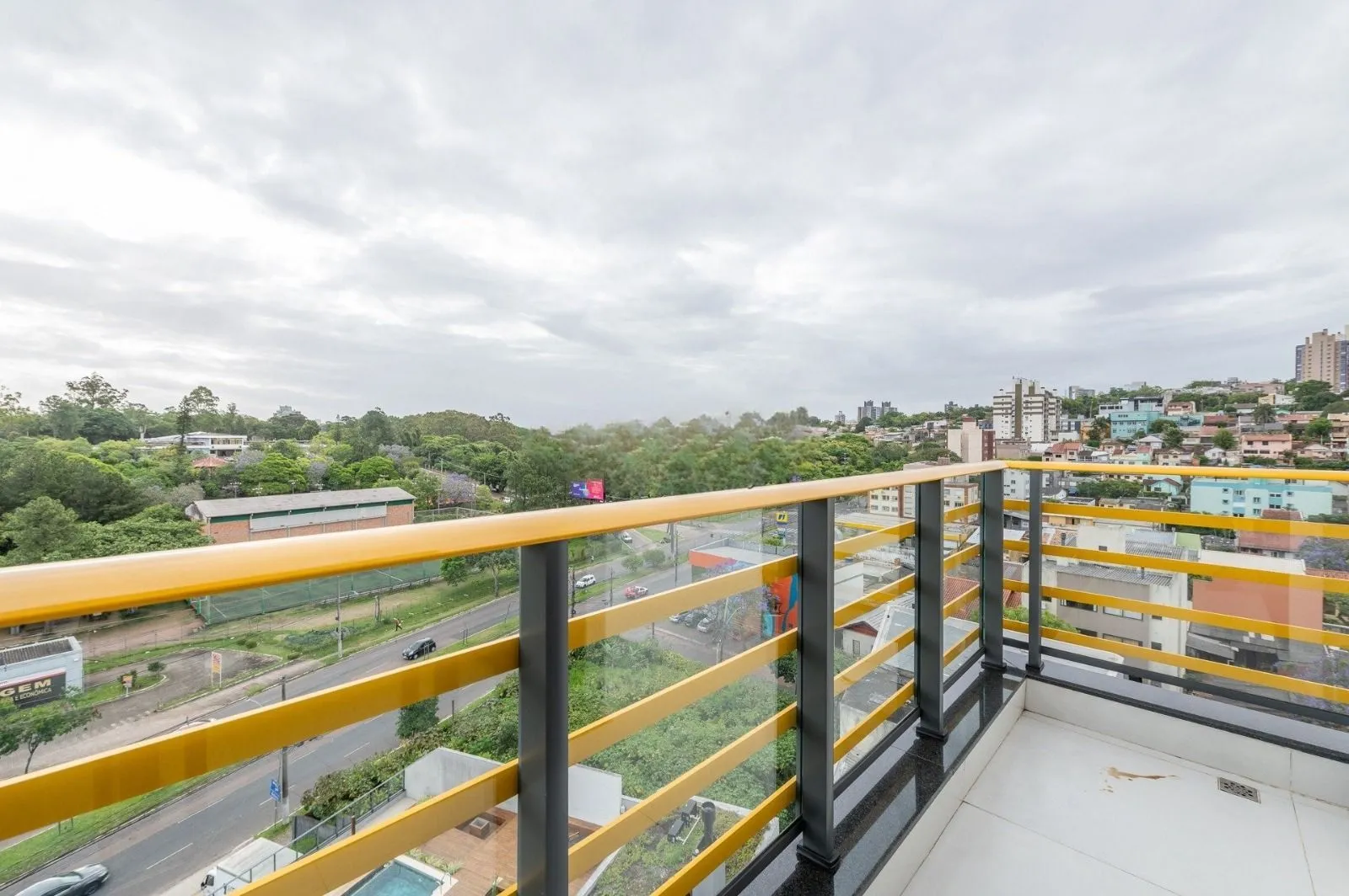 Imagem Yellow residence Apartamento de 2 Dormitórios Semimobiliado com 2 Vagas Próximo a Pucrs