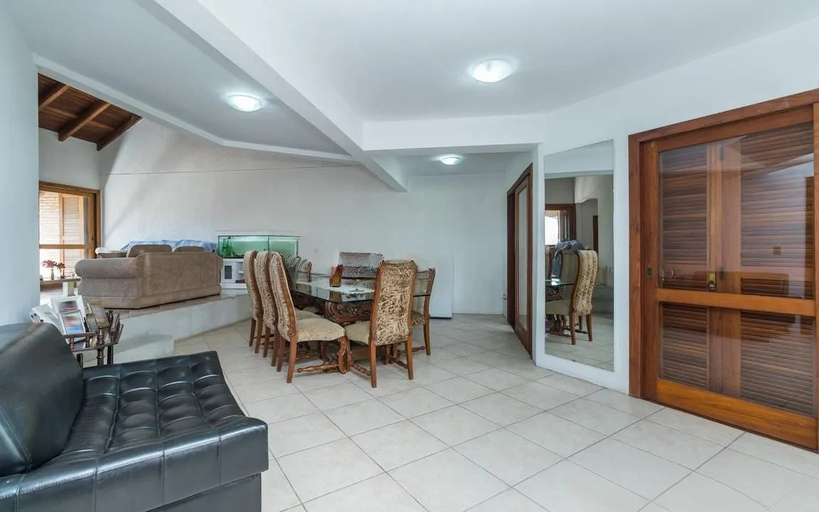 Imagem Casa térrea com 5 dormitórios, 2 suítes, 3 vagas.