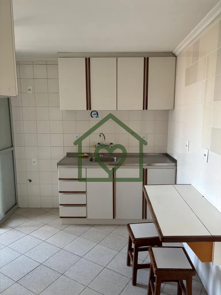 Imagem VENDO E FACILITO, ótimo apartamento com 2 dormitórios, 1 banheiro com gás central, ampla cozinha ...
