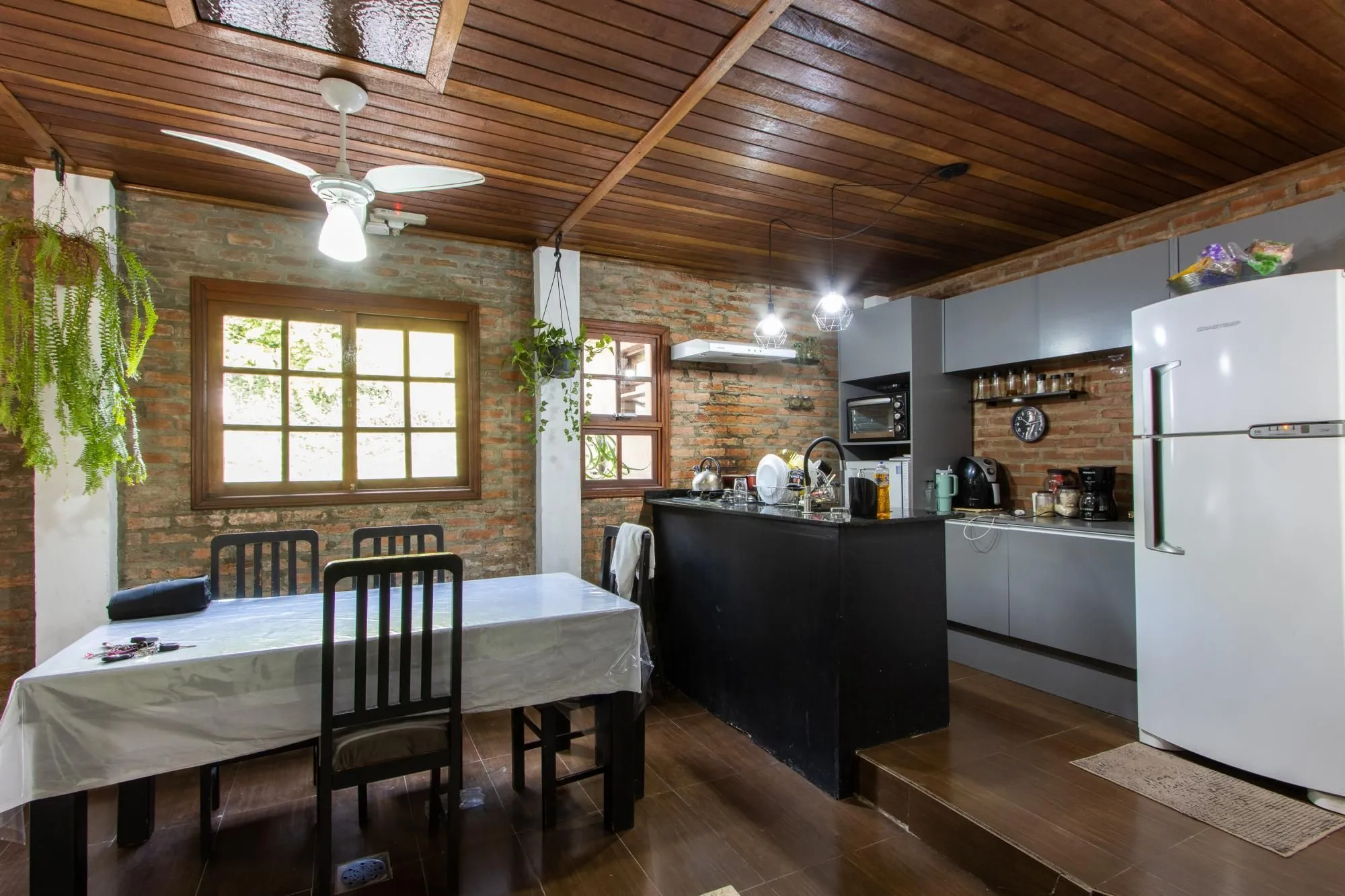 Imagem Casa/Sobrado 4 dormitórios com piscina