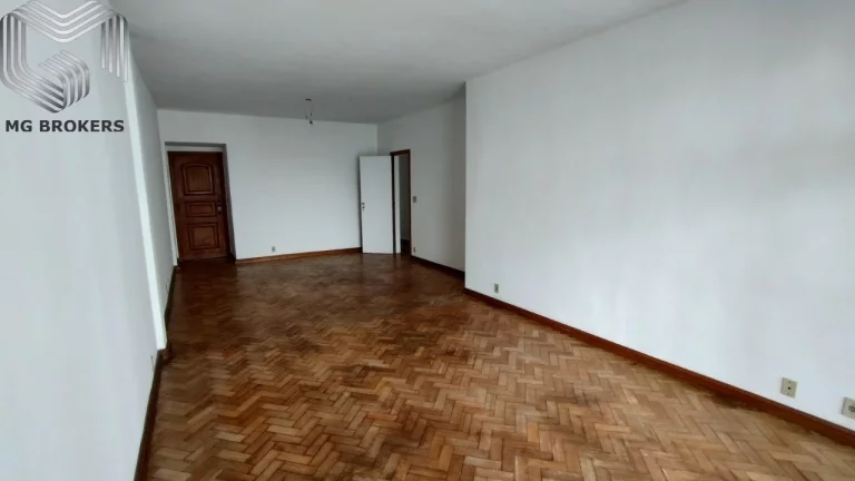 Imagem Imóvel Exclusivo na Tijuca: Apartamento com 4 Quartos, 2 Suítes, 3 Salas, 4 Vagas de Garagem e 160m² - Rio de Janeiro-RJ