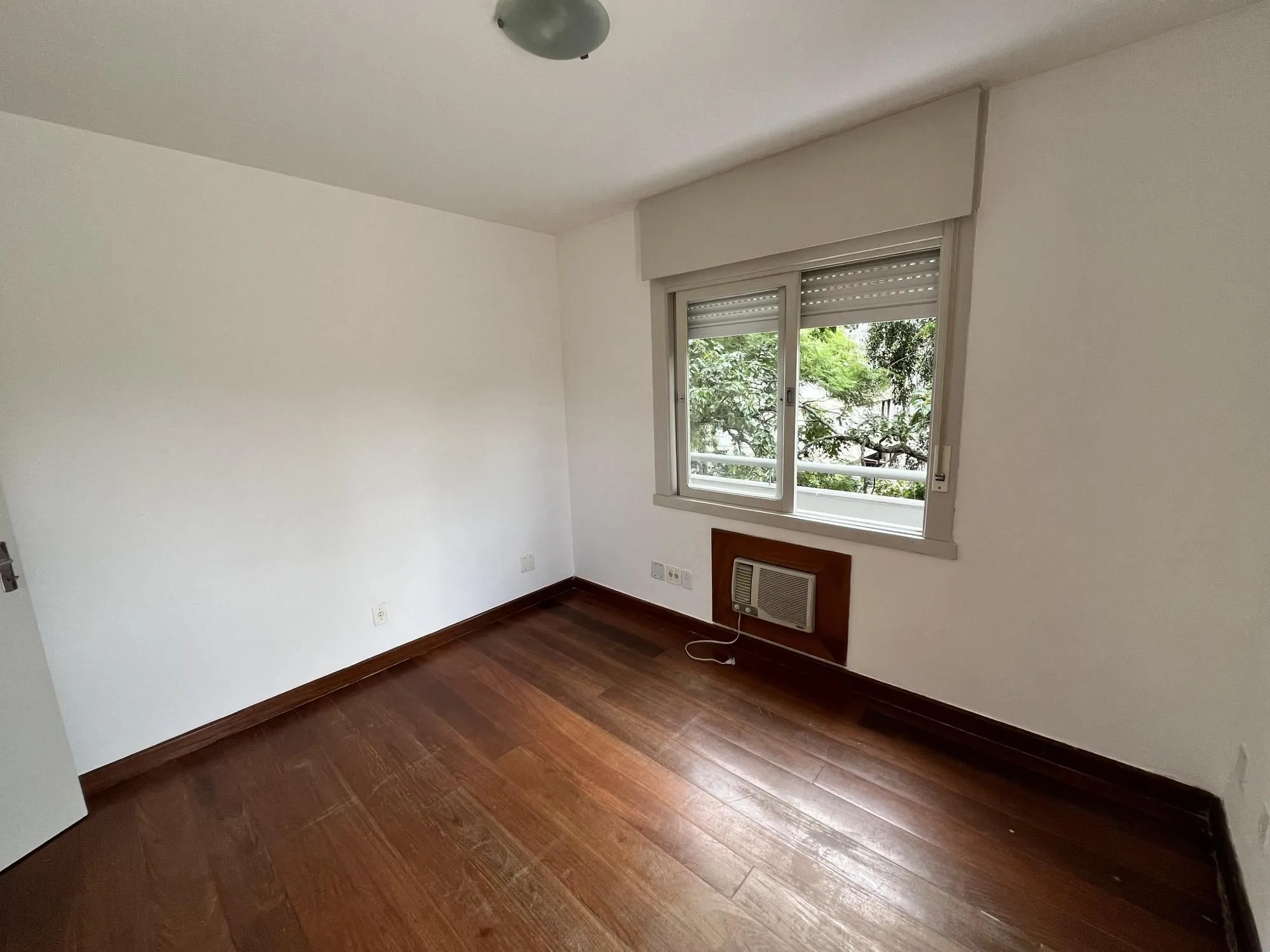 Imagem Apartamento de 1 quarto com sacada e 1 vaga de garagem no bairro Farroupilha