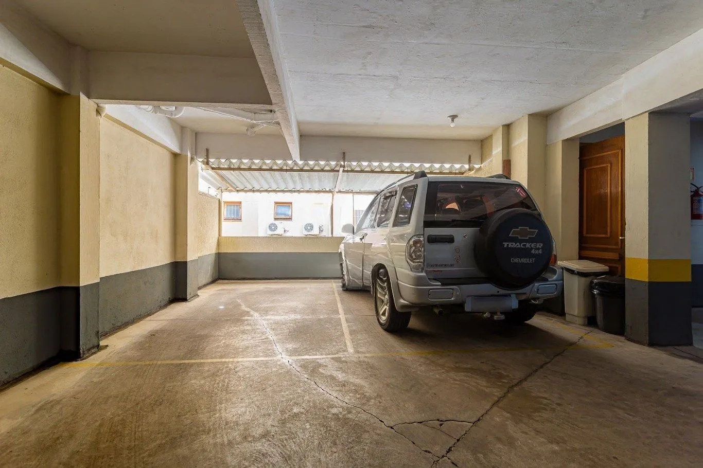 Imagem Apartamento Semi-mobiliado, 3 dormitórios, 2 vagas individuias - Vila Ipiranga