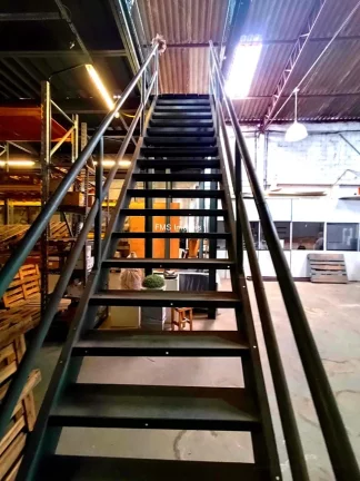 Imagem Galpão Comercial para Locação na Barra Funda, São Paulo-SP: 2 banheiros, 3 vagas de garagem, 600m² de Área