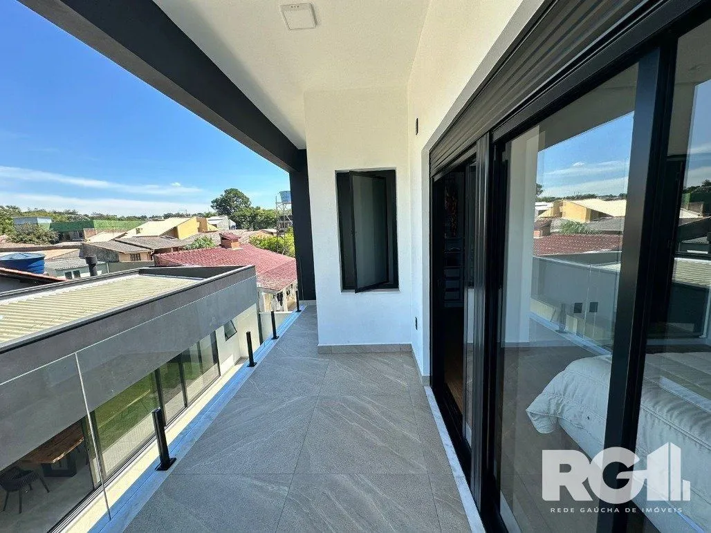 Imagem Casa de alto padrão a venda, totalmente mobiliada, com 2 dormitórios, 1 suite e 2 vagas no centro de Nova Santa Rita.