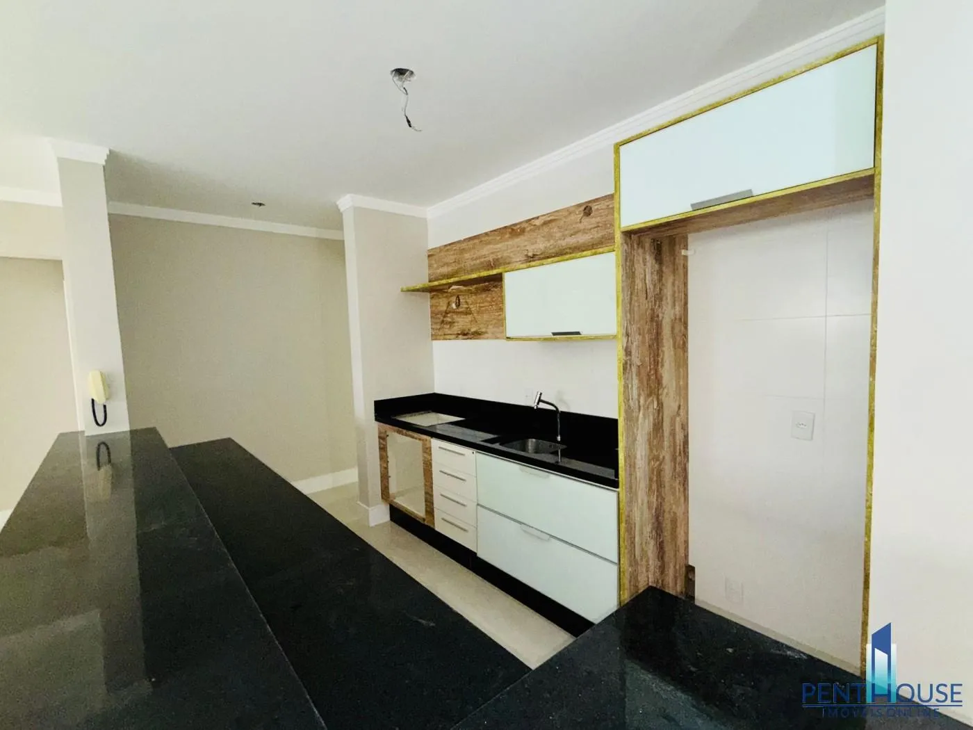 Imagem Apartamento Zona Central para Venda em Balneário Camboriú, BARRA SUL, 3 dormitórios, 1 suíte, 3 banheiros, 2 vagas
