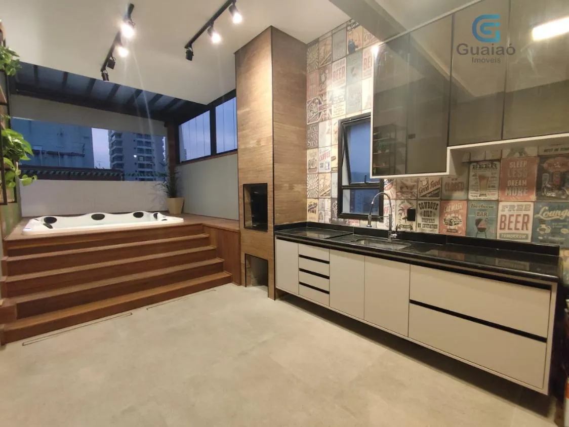 Imagem Vendo Maravilhosa Cobertura Penthouse, 03 Dormitórios com Vista para a praia, 01 suíte, 03 Vagas de Garagem Paralelas, Home Office, Condomínio com Lazer Completo, Pompéia, Santos.
