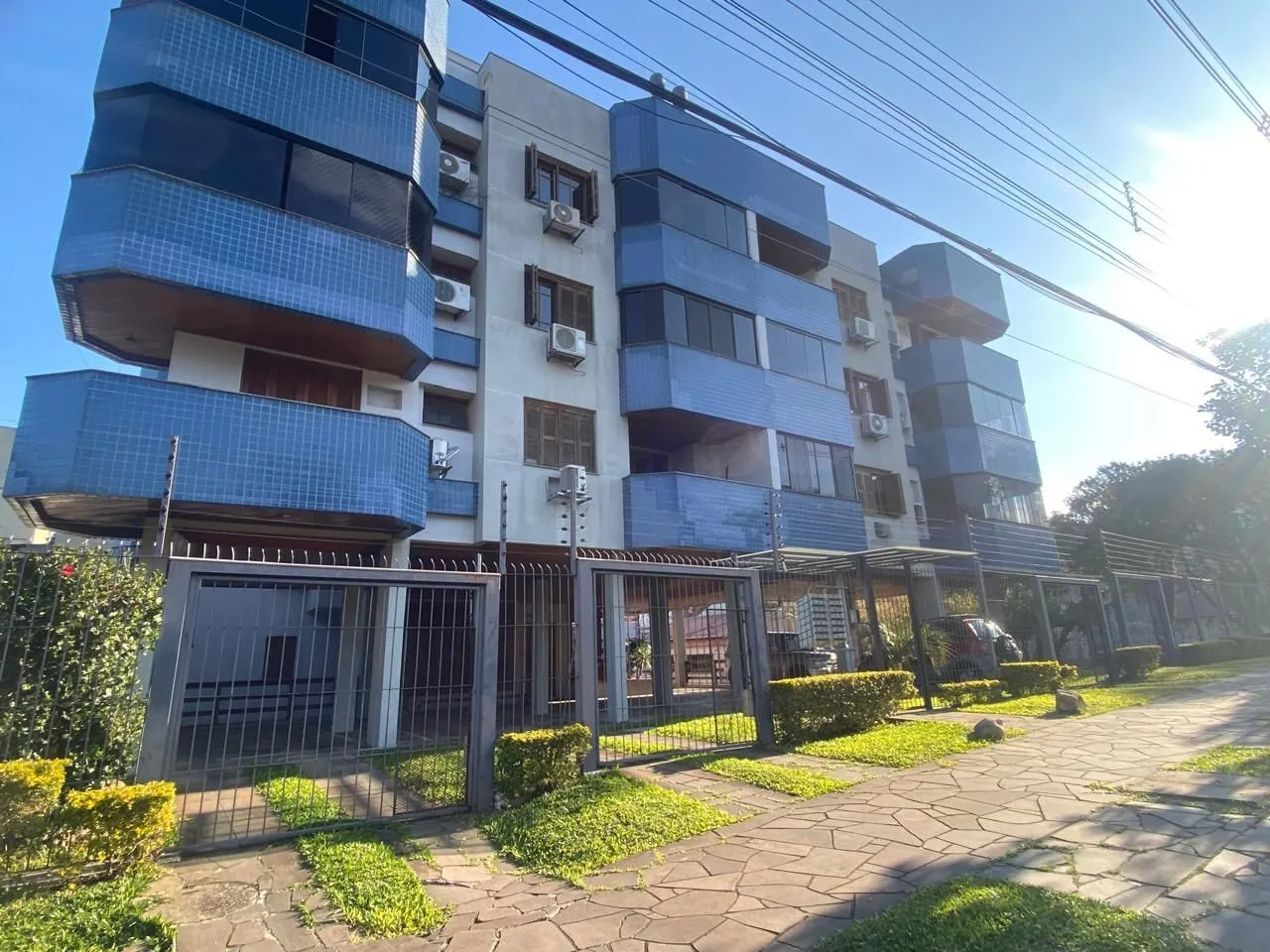 Imagem Excelente apartamento 3 dormitórios sendo 01 suíte, Sacada e com Òtima Posição Solar