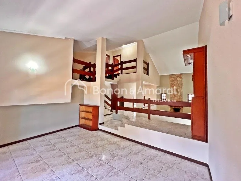 Imagem "Casa Sobrado de Alto Padrão à Venda no Condomínio Chácara Flora em Valinhos"
