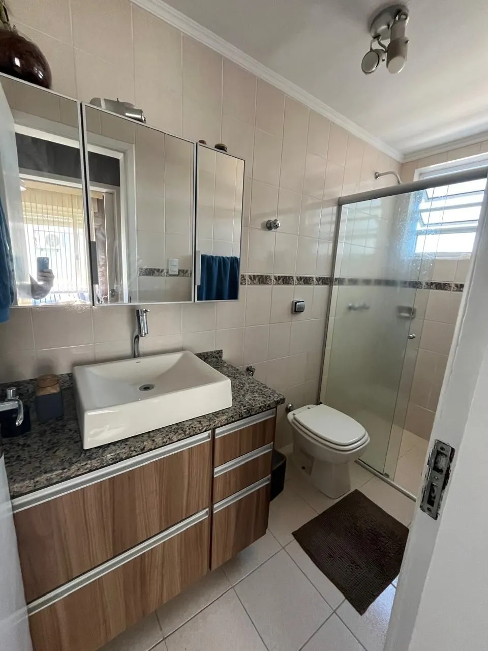Imagem Apartamento de 2 quartos, 2 banheiros e 1 vaga de garagem no bairro Santana POA