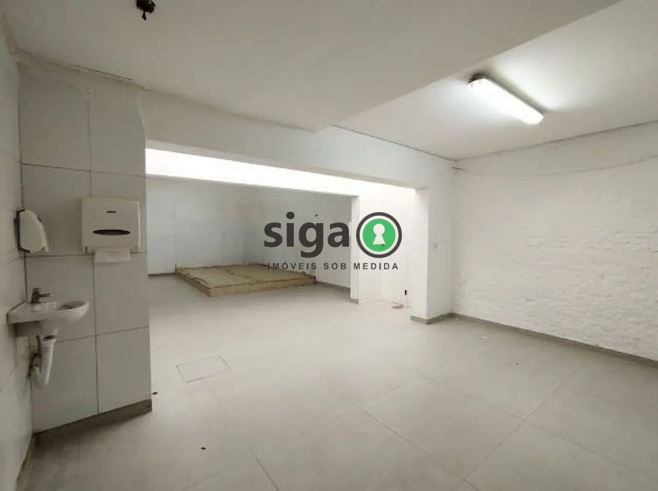 Imagem Casa Comercial no Itaim Bibi para locação com 105m², com 5 salas, 1 banheiros e 2 vagas, sem mobilia