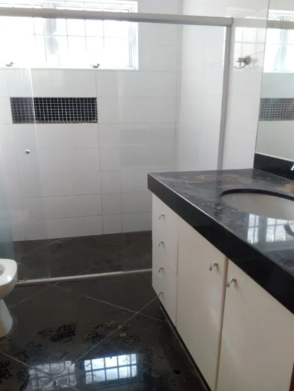 Imagem Imperdível: Casa à venda em Jardim das Laranjeiras, São Paulo-SP! 3 quartos, 2 suítes, 2 banheiros, 4 vagas de garagem, 250m².