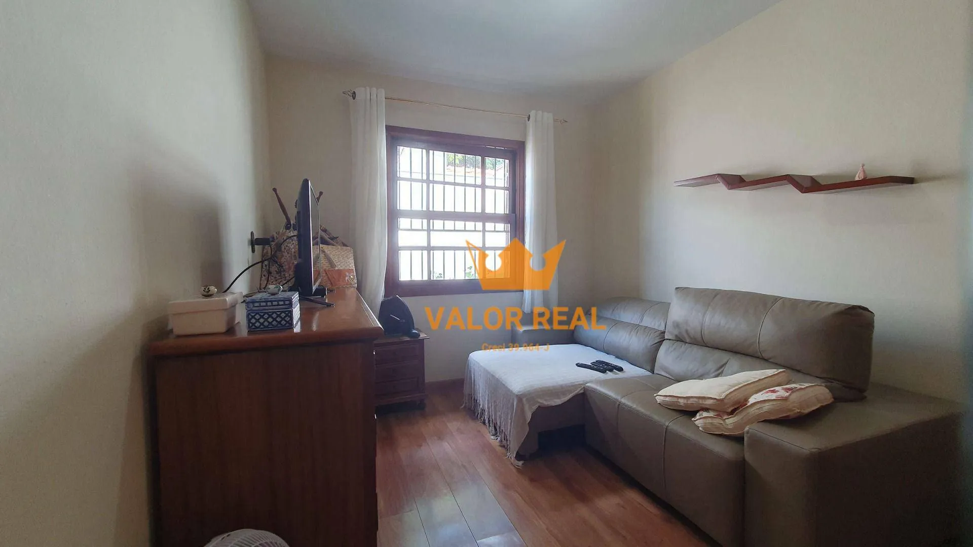Imagem Casa Pque Colégio, Perfil Comercial, 265 m2 - 4 dorm. 5 vagas, 1.3 Milhões. Aceita permuta e financiamento