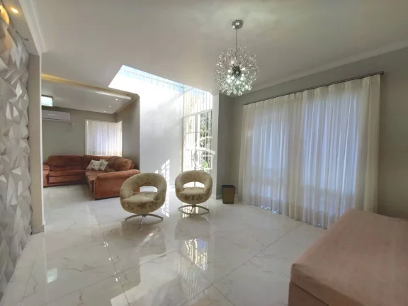 Imagem UMA CASA EM CONDOMÍNIO FECHADO COM APENAS 6 RESIDÊNCIAS, MOBILIADA, PARA VOCÊ E SUA FAMÍLIA DESFRUTAREM!