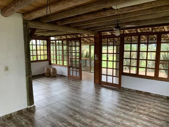 Imagem Casa Espaçosa com Vista para Lagoa em Ibiraquera, Imbituba-SC