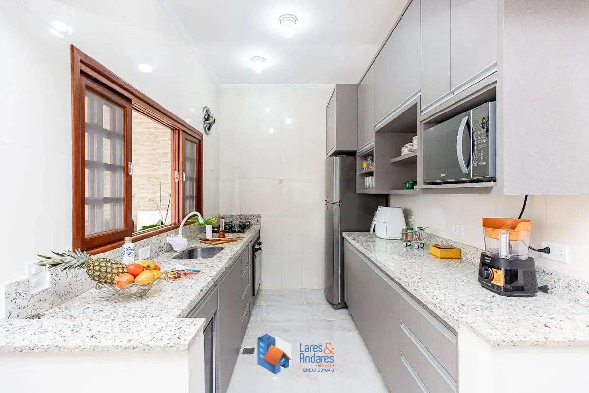 Imagem Sobrado para venda em Jardim Caravelas com 5 quartos, sendo 1 suíte, 200m²