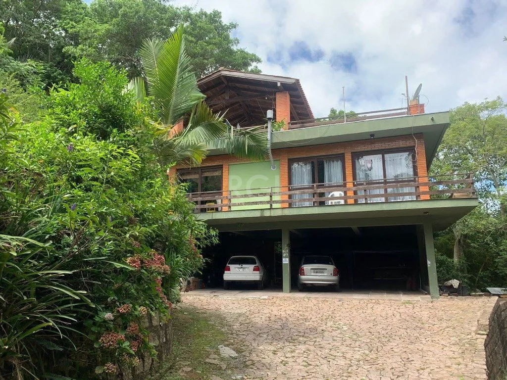 Imagem Terreno de 5.280 m², com 3 casas, no bairro Ponta Grossa, em Porto Alegre.