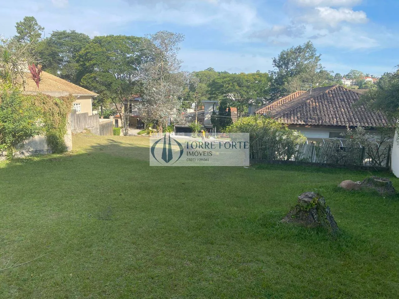Imagem Excelente terreno na Aldeia da Serra com 466 m², pronto para construir.