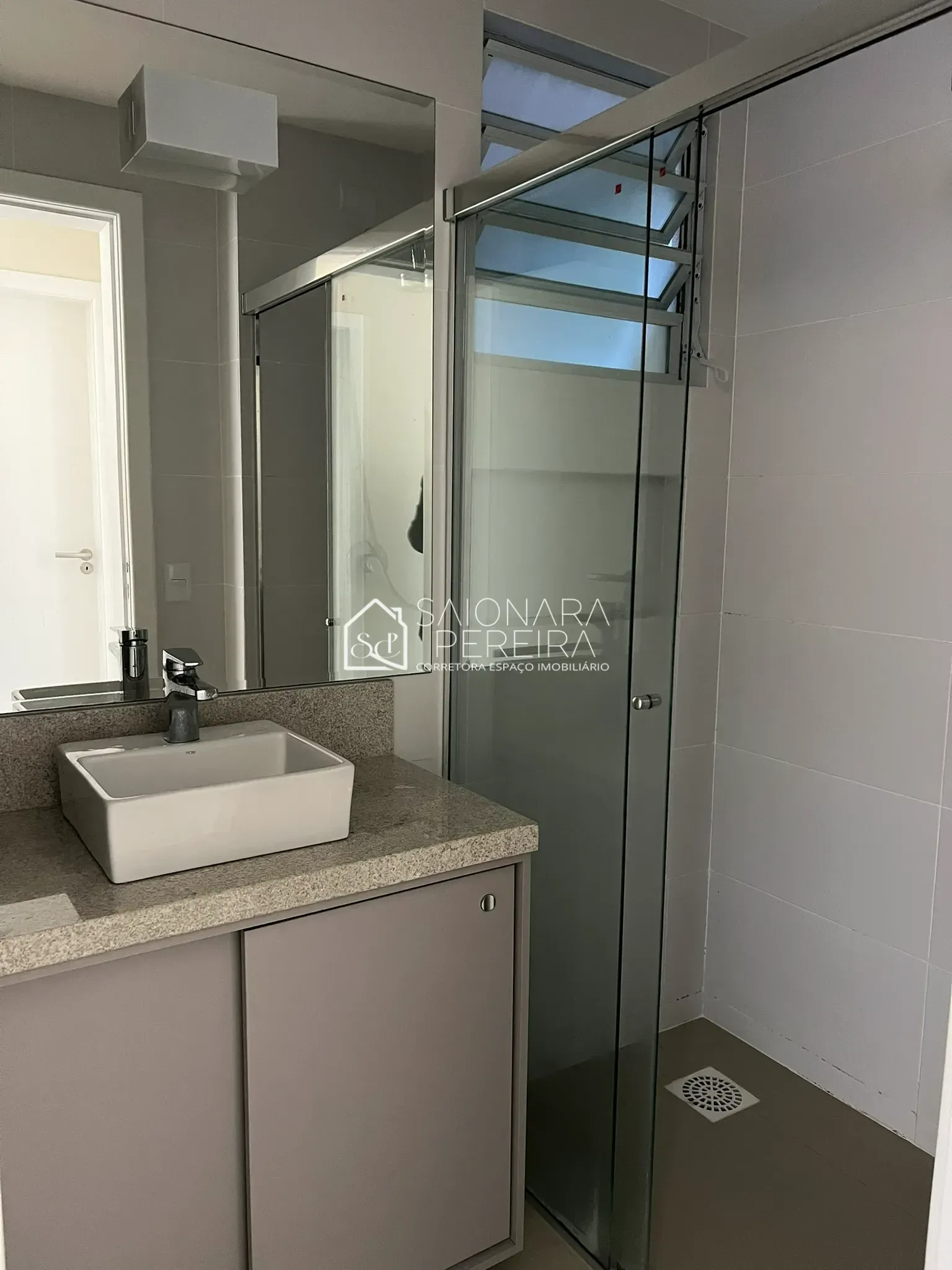 Imagem Apartamento com 2 dormitórios e suíte à venda no bairro Campinas, São José - SC