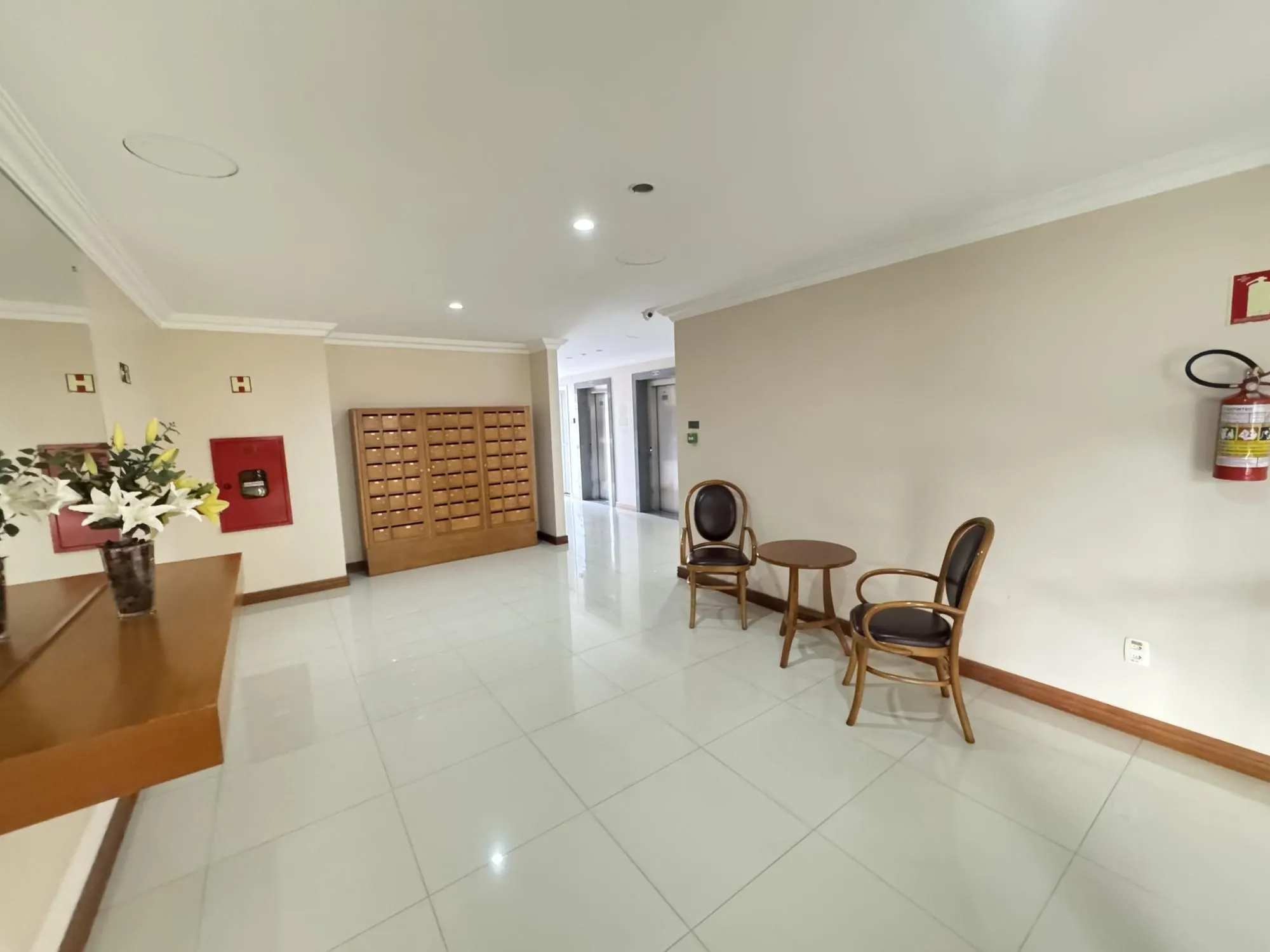 Imagem Apartamento em andar alto, posição solar norte/nascente, com excelente iluminação e ventilação natural.