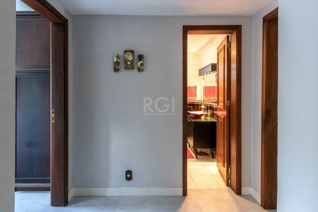 Imagem Casa para Venda - 451.63m², 5 dormitórios, sendo 1 suites, 4 vagas - Cristal