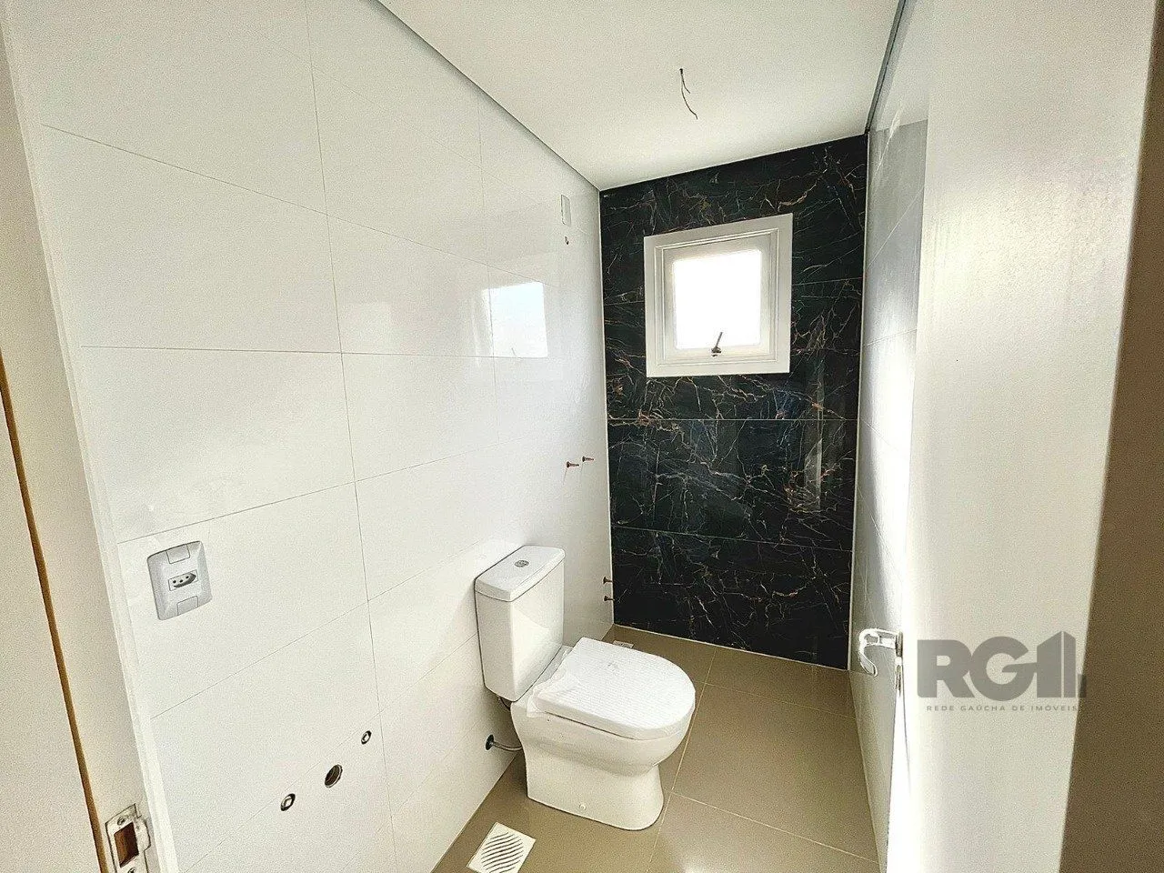 Imagem Casa 3 quartos, suíte, 2 vagas, piscina, 240m² - Vila Nova POA/RS