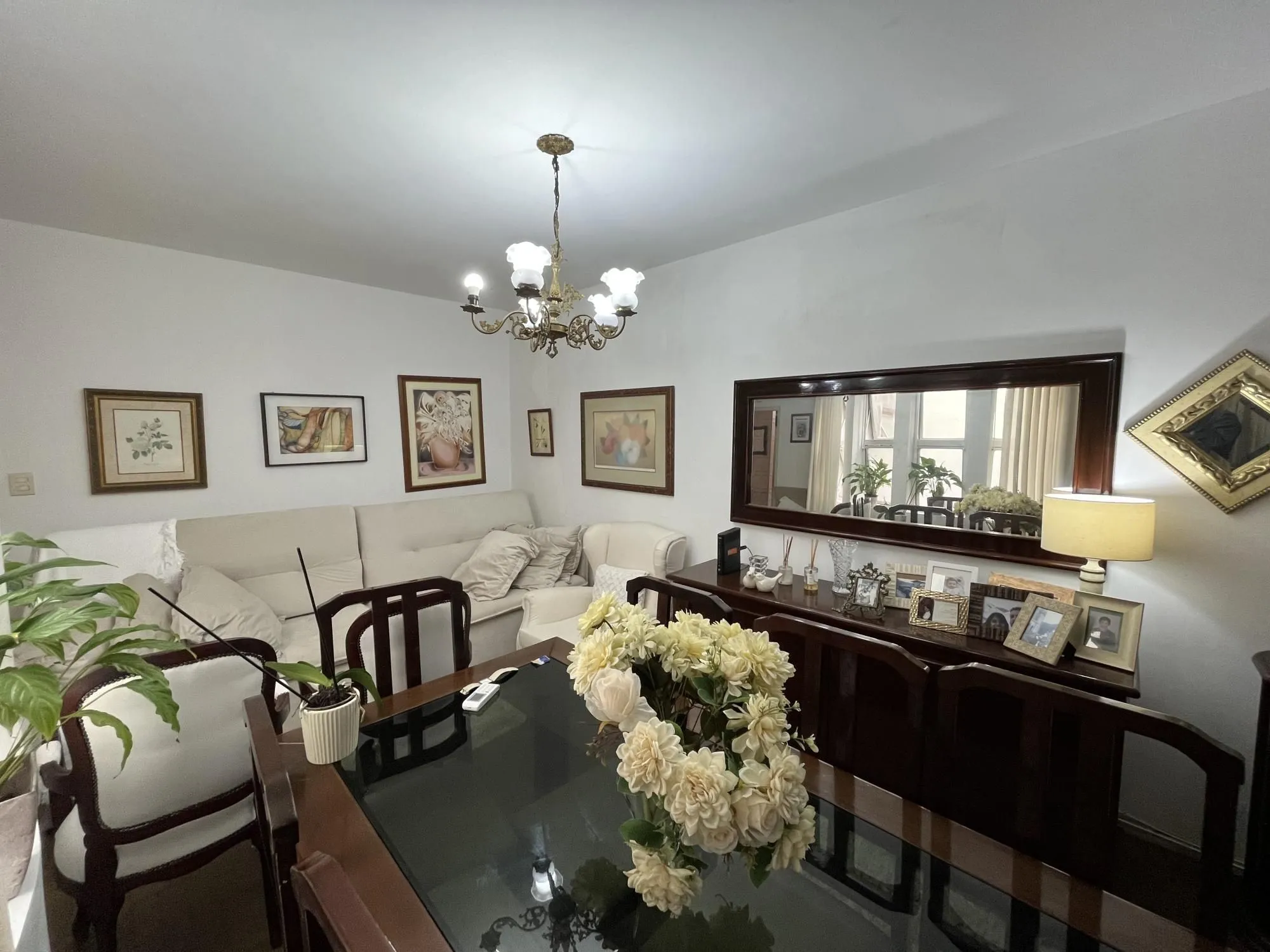Imagem Apartamento de dois quartos no bairro Rio Branco em Porto Alegre